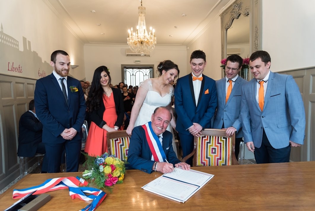 mairie-signature-ceremonie-officielle-mariage